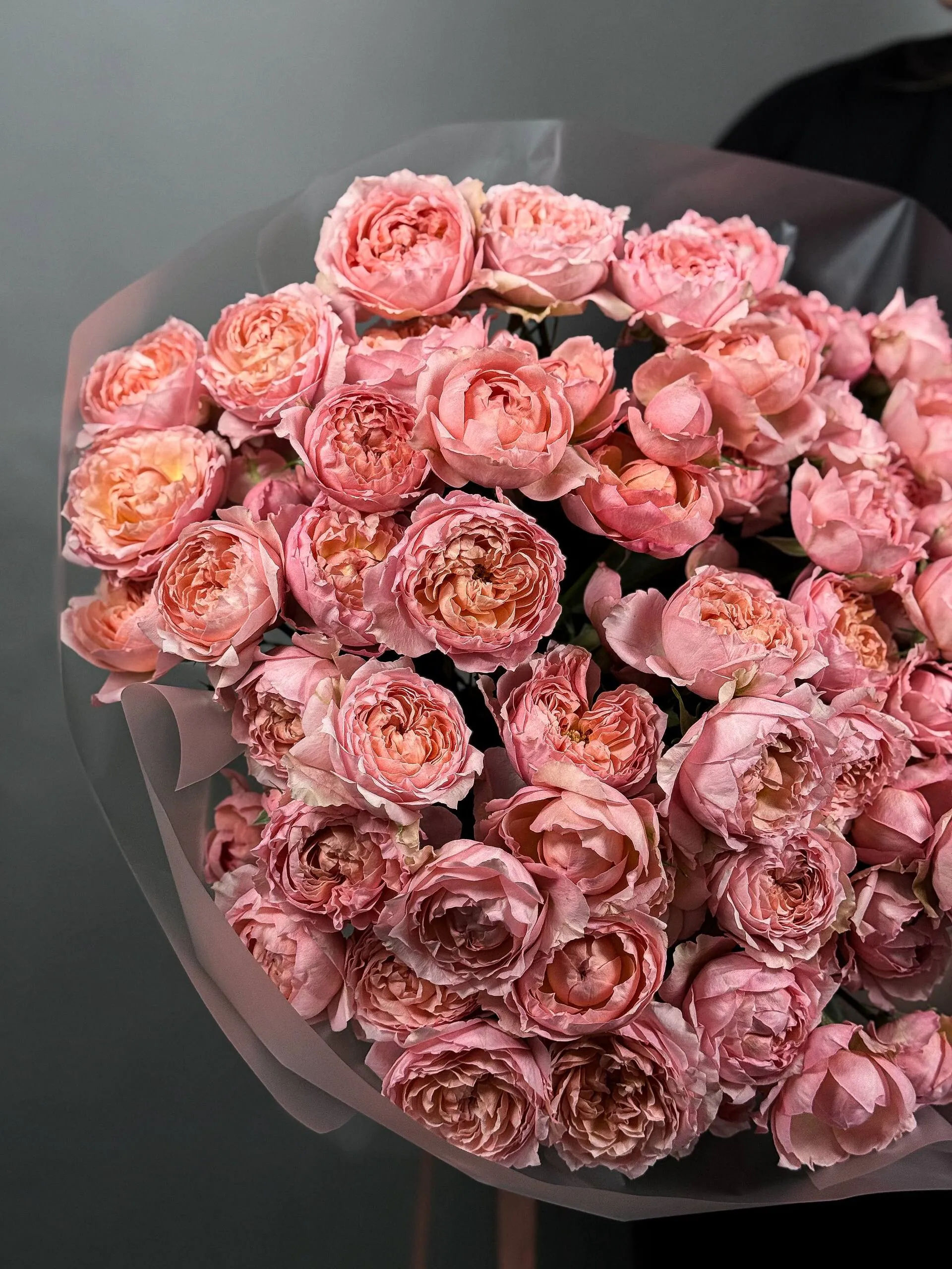 Монобукет из кустовых пионовидных роз "Джульетта" — фото 5