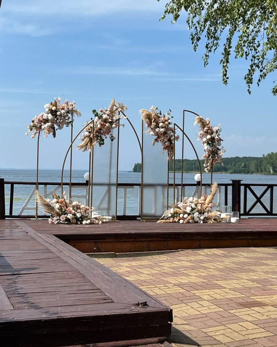 Свадьба в «Акватории» — бохо с пампасом, оформление G Flowers — фото 1