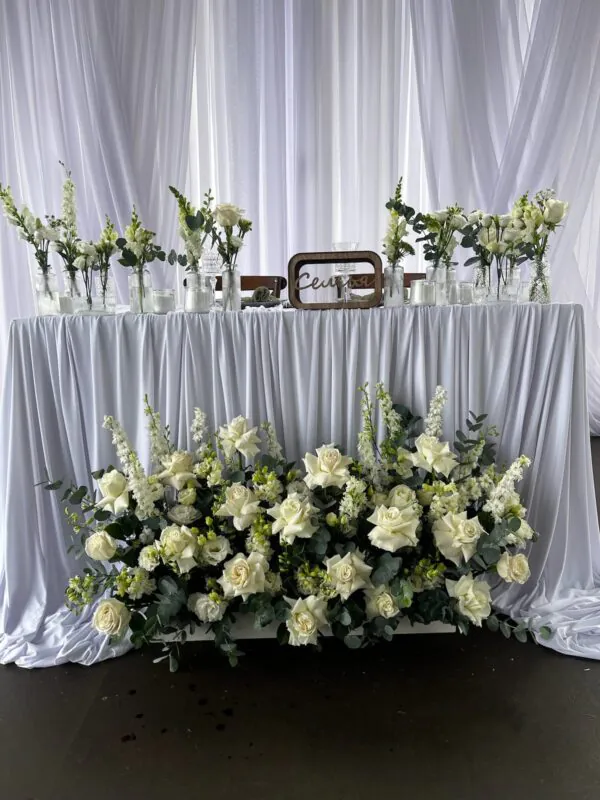 Свадьба в «Истоке» — белый и зелень, оформление G Flowers — фото 1