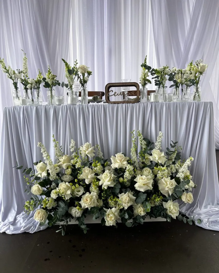 Свадьба в «Истоке» — белый и зелень, оформление G Flowers — фото 1