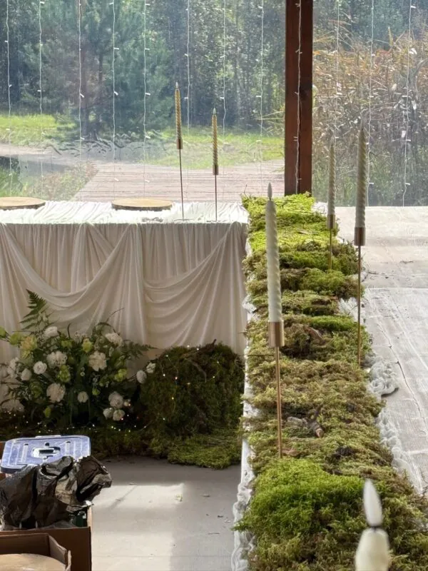 Свадьба в «Истоке» — лесной стиль со мхом, оформление G Flowers — фото 20
