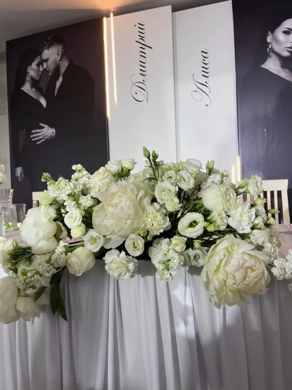 Свадьба в отеле «Премьер» — белые орхидеи, оформление G Flowers — фото 5