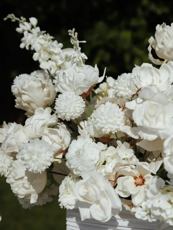 Свадьба в отеле «Премьер» — белые орхидеи, оформление G Flowers — фото 10